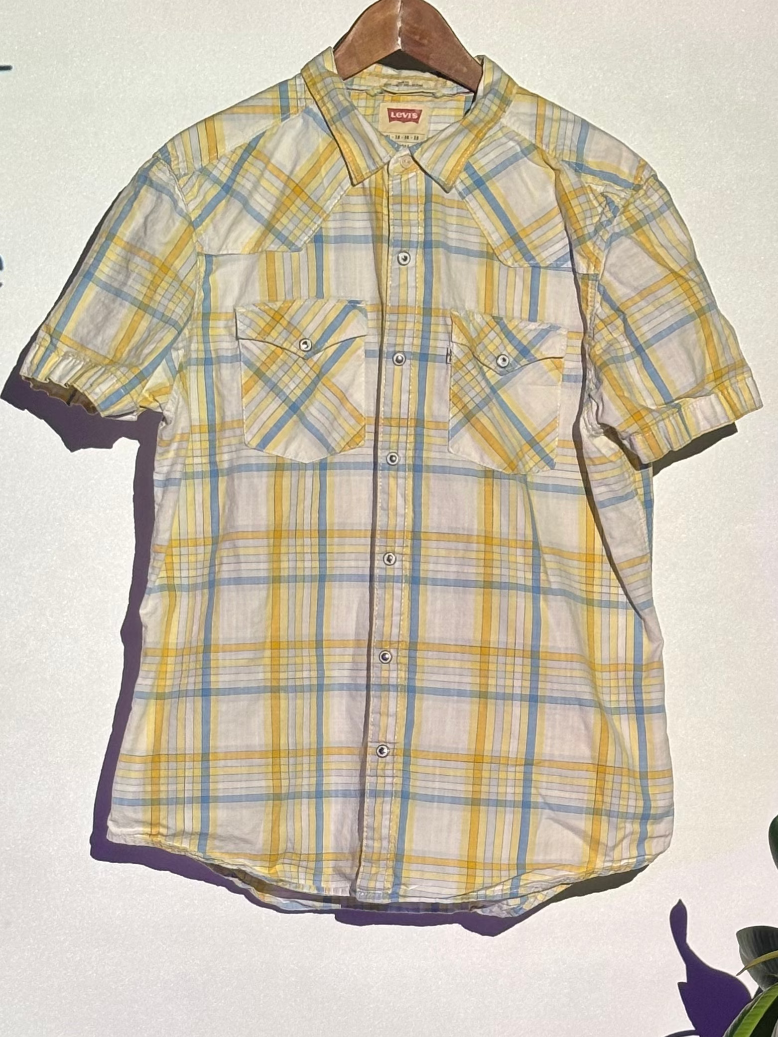 Levi’s Short Sleeve Shirt – Plaid – XL – Second Hand